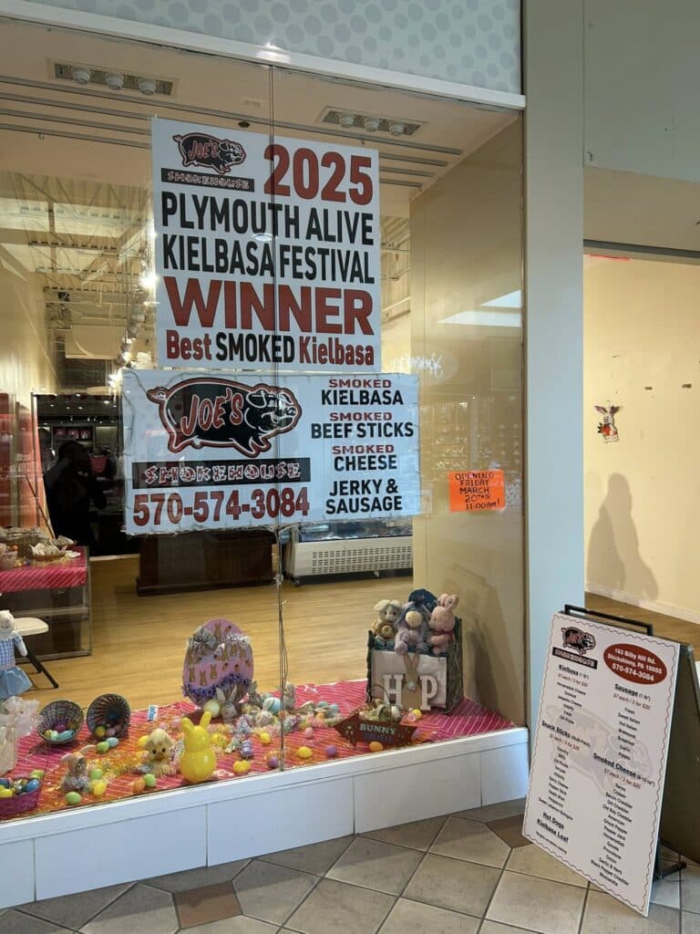 Joes' Smokehouse (Shickshinny, PA) has opened a temporary, part-time storefront in the Wyoming Valley Mall (Wilkes-Barre, PA).